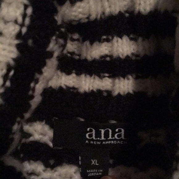 ❄️Oversized Striped cowl neck sweater cheap!!❄️ - Picture 3 of 4